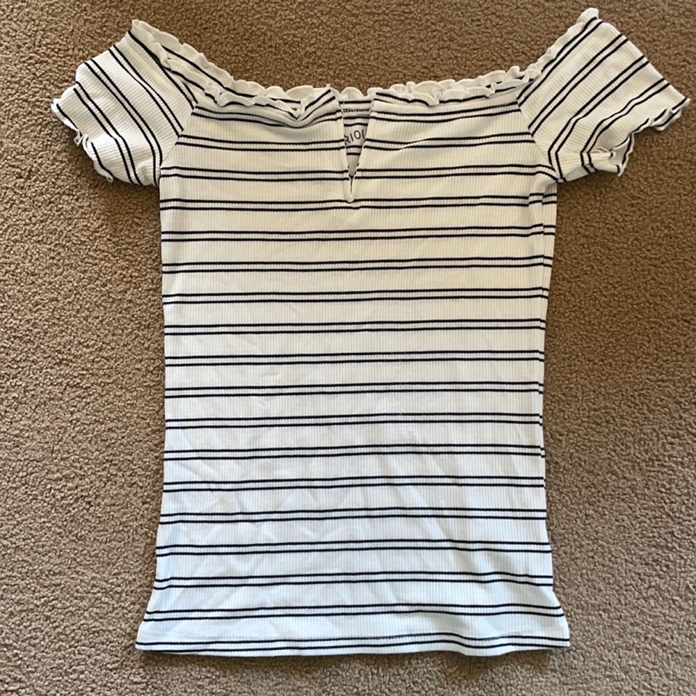 Black and White Aeropostale Top